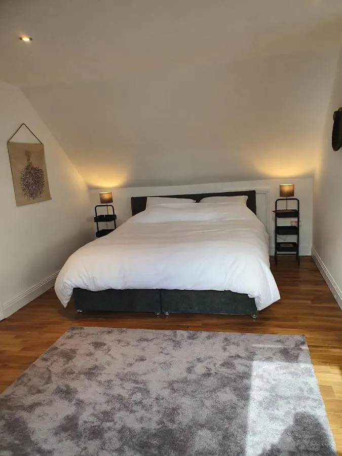 Captivating 1-Bed Apartment In Cloyne Cork 0*,
